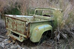 This old ford pickup had a wood floored bed [sun feb 5 14:03:38 mst 2017]